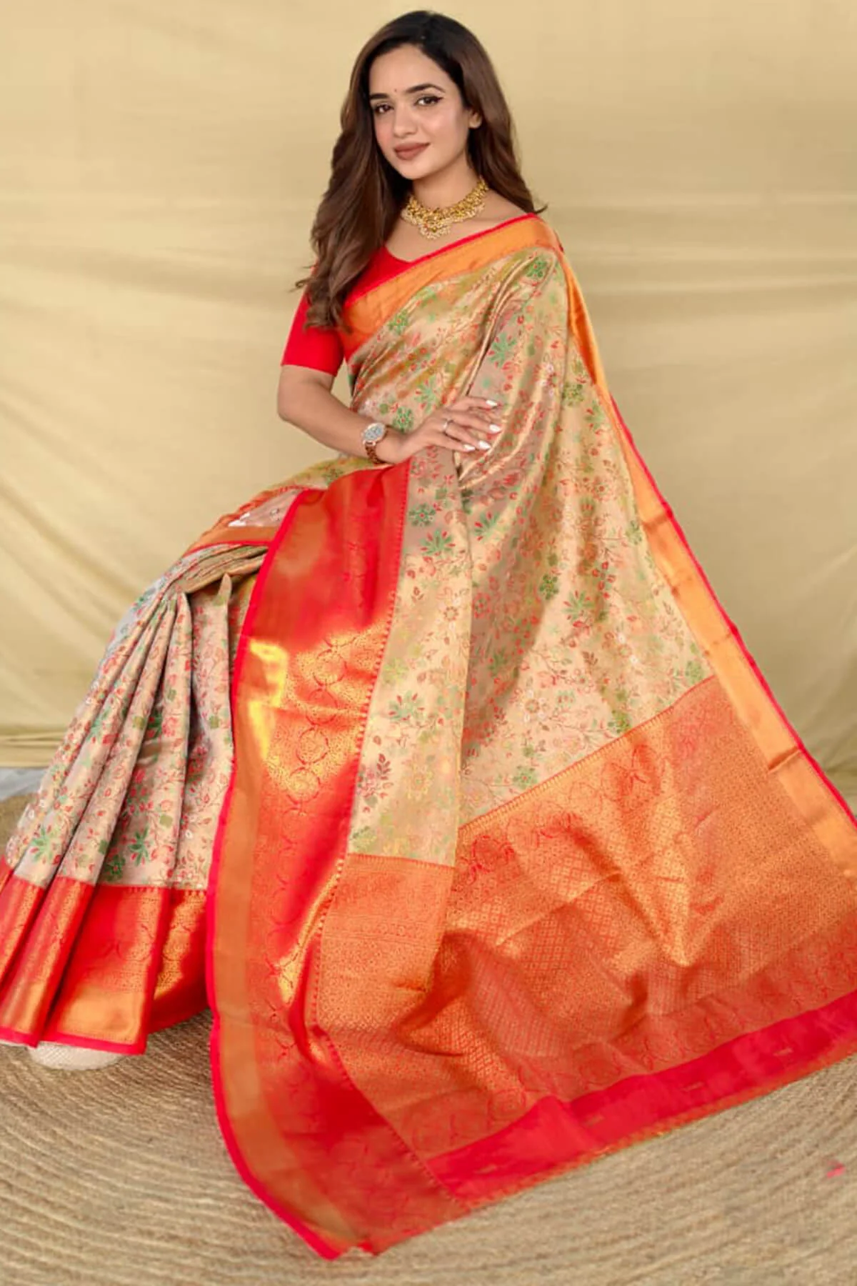 Gratifying Beige Kanjivaram Silk Saree With Flattering Blouse Piece - Image 4