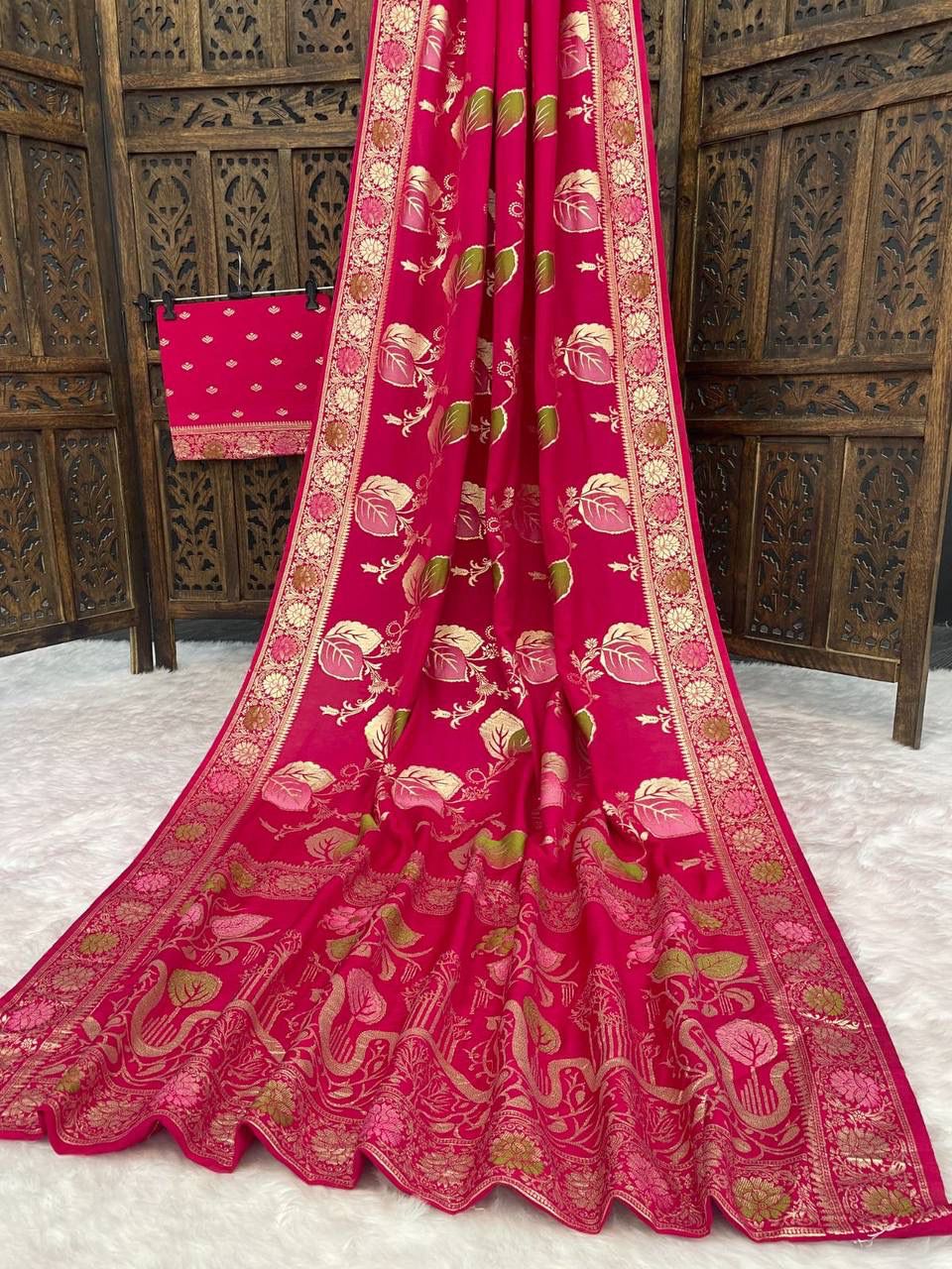 Gratifying Dark Pink Banarasi Dola Silk Saree With Flattering Blouse Piece - Image 2