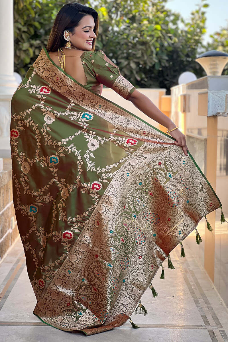 Gratifying Mehndi Soft Banarasi Silk Saree With Scrupulous Blouse Piece - Image 6