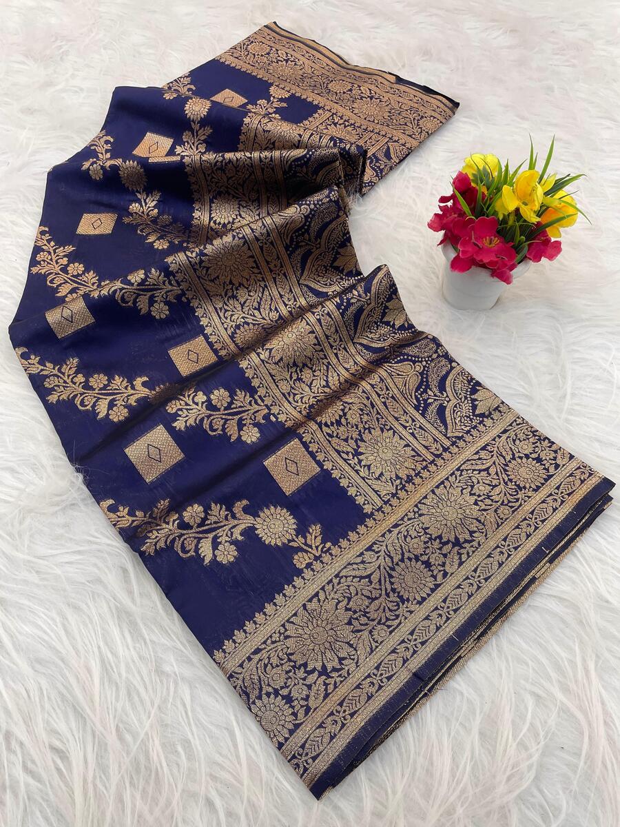 Gratifying Navy Blue Soft Silk Saree With Ineffable Blouse Piece - Image 2