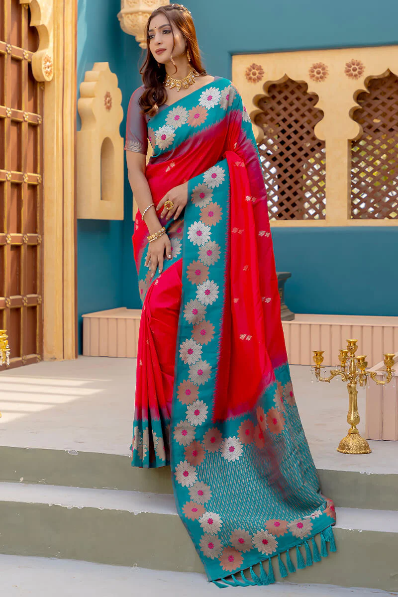 Gratifying Red Soft Banarasi Silk Saree With Seraglio Blouse Piece - Image 2