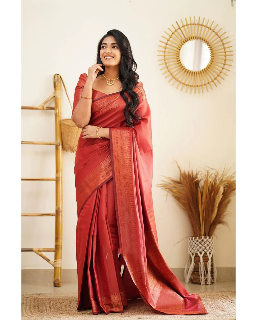 Gratifying Red Soft Silk Saree With Incomparable Blouse Piece - Image 4