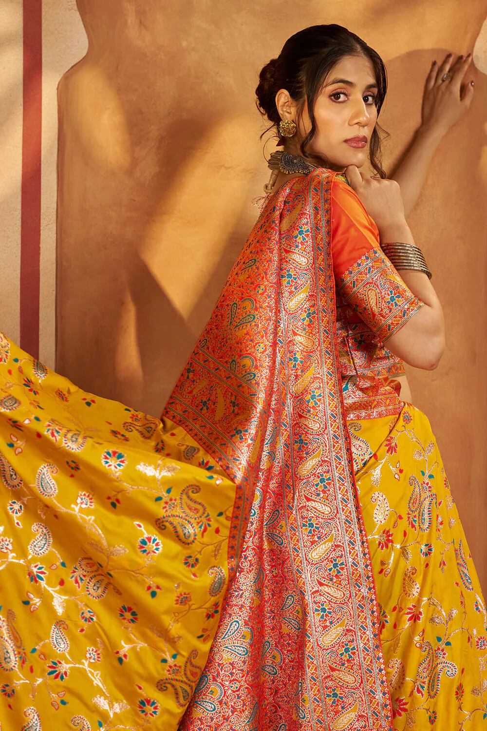 Gratifying Yellow Pure Zari Weaving Banarasi Silk Saree With Piquant Blouse Piece - Image 4