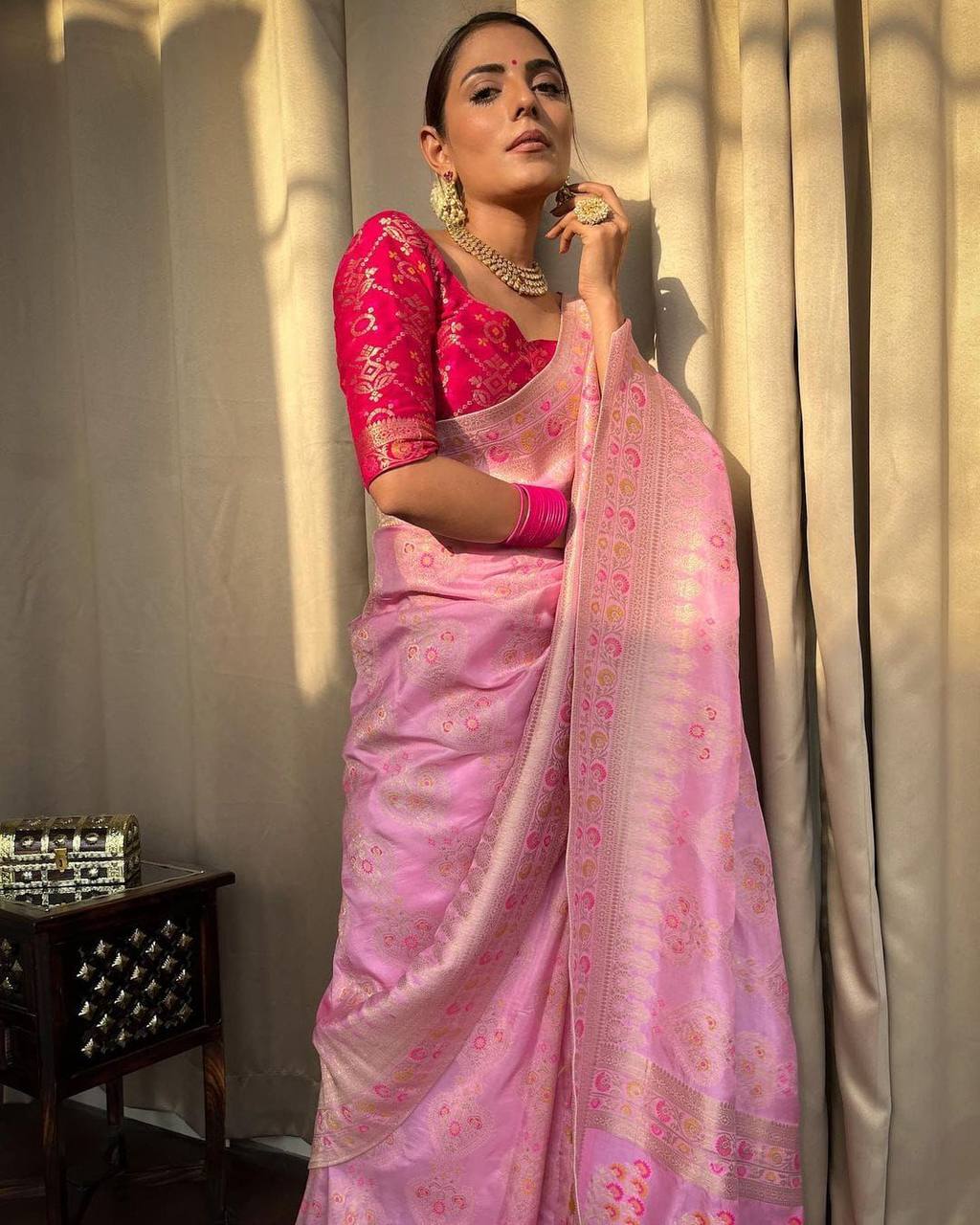 Groovy Pink Soft Silk Saree With Majesty Blouse Piece - Image 2