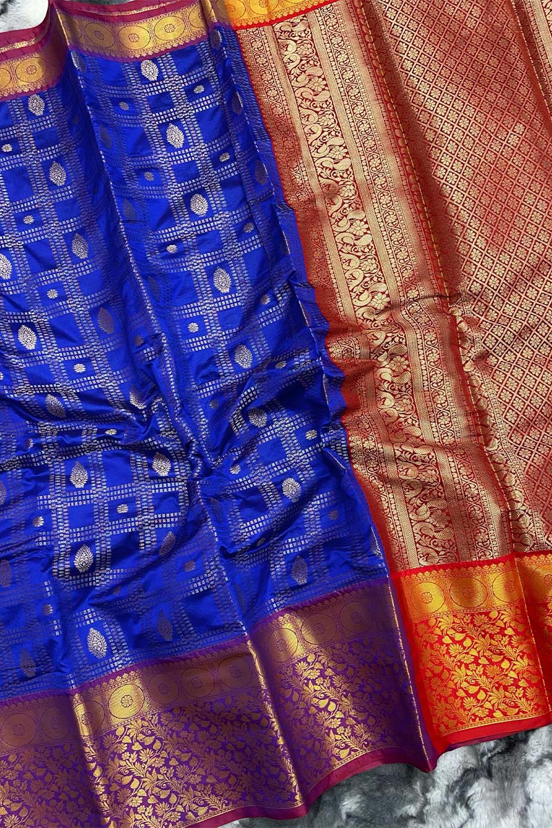 Groovy Royal Blue Kanjivaram Silk Saree With Breathtaking Blouse Piece - Image 3