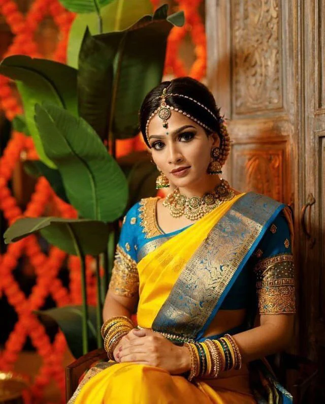 Groovy Yellow Soft Banarasi Silk Saree With Angelic Blouse Piece - Image 3