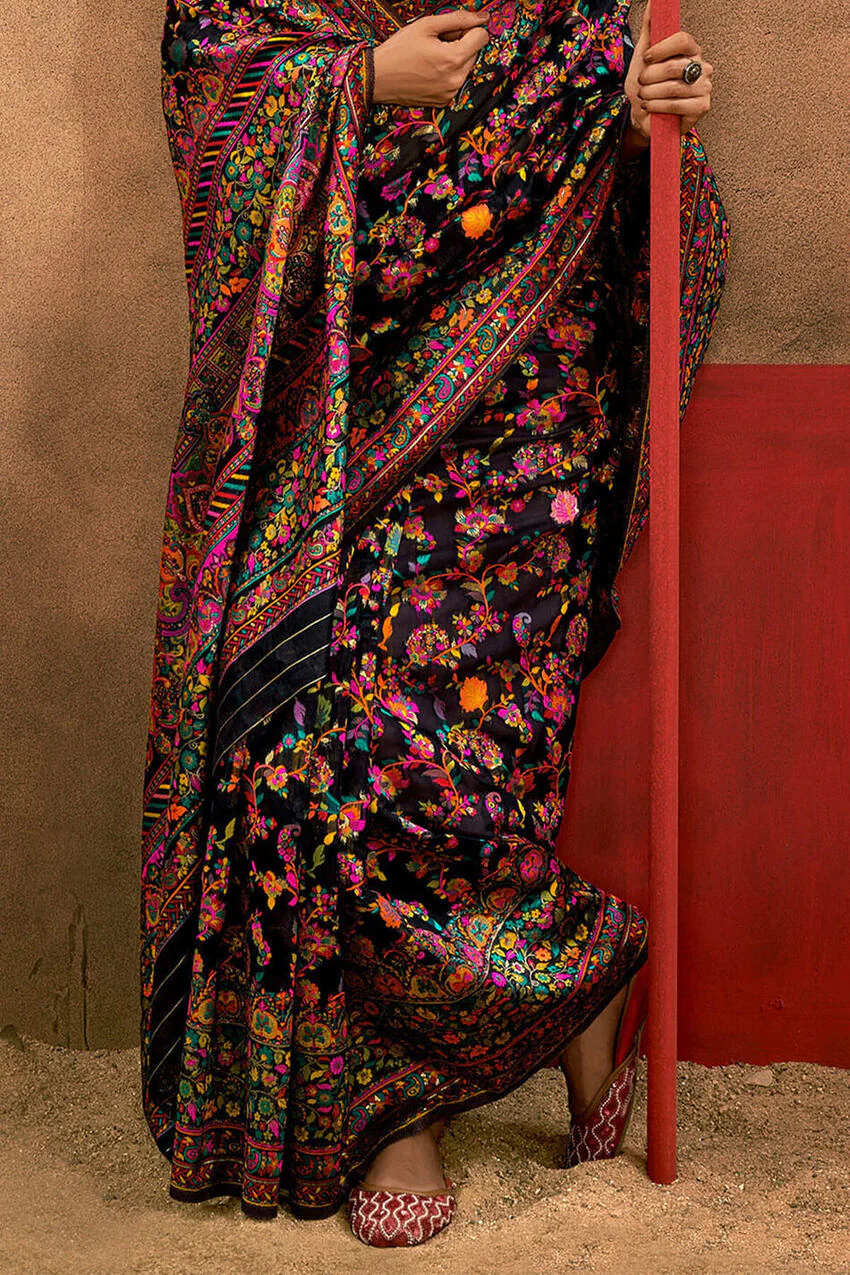 Hypnotic Black Pashmina Saree With Flameboyant Blouse Piece - Image 5
