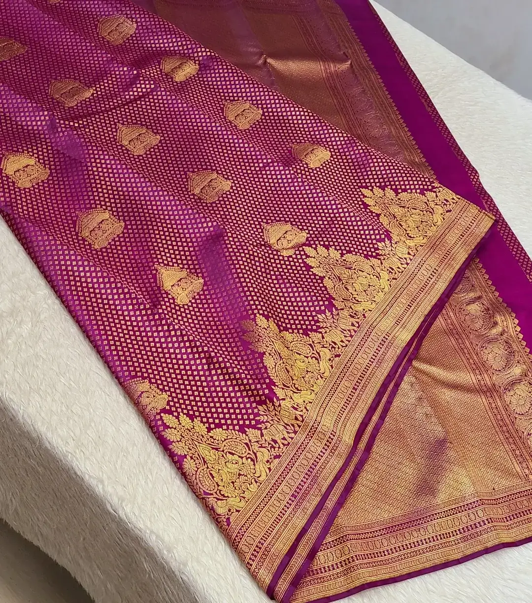 Hypnotic Dark Pink Pure Zari Weaving Banarasi Silk Saree With Desiring Blouse Piece - Image 4
