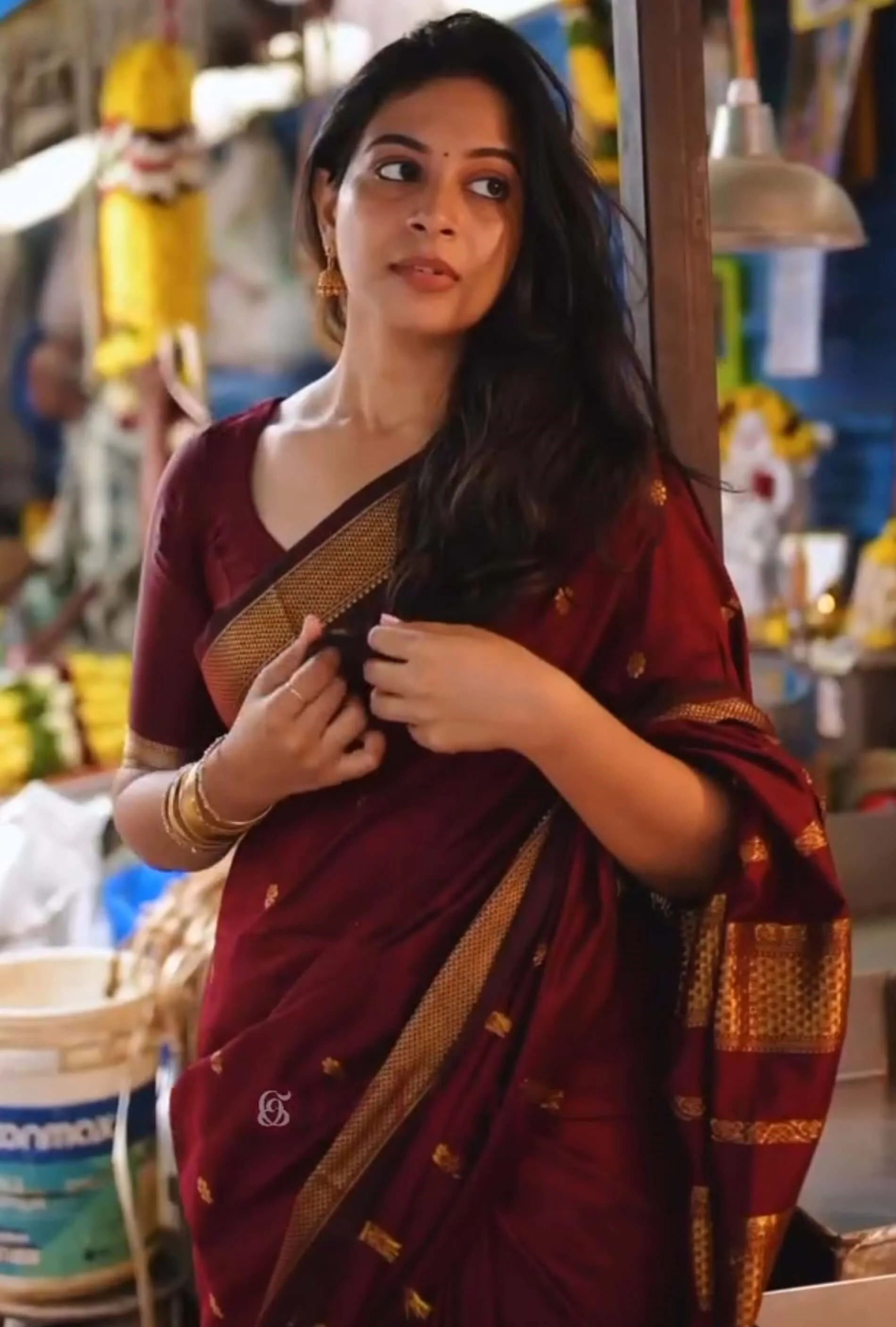 Hypnotic Maroon Soft Silk Saree With Scrupulous Blouse Piece - Image 2