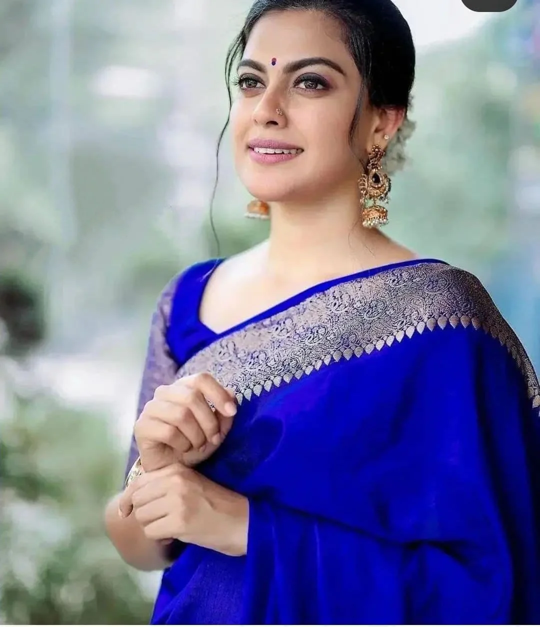 Ideal Royal Blue Soft Silk Saree With Bucolic Blouse Piece - Image 3