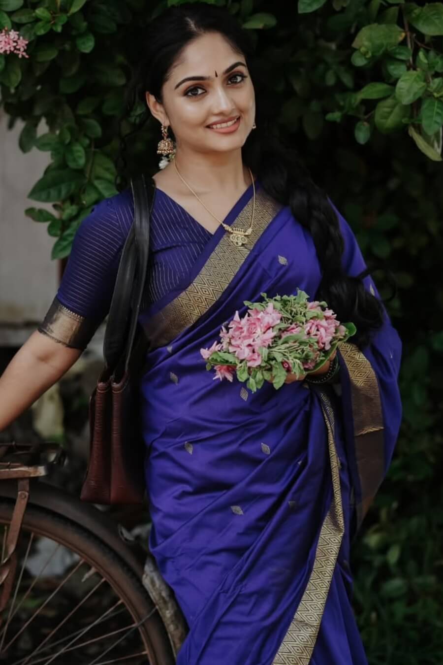 Imaginative Navy Blue Cotton Silk Saree With Whimsical Blouse Piece - Image 6