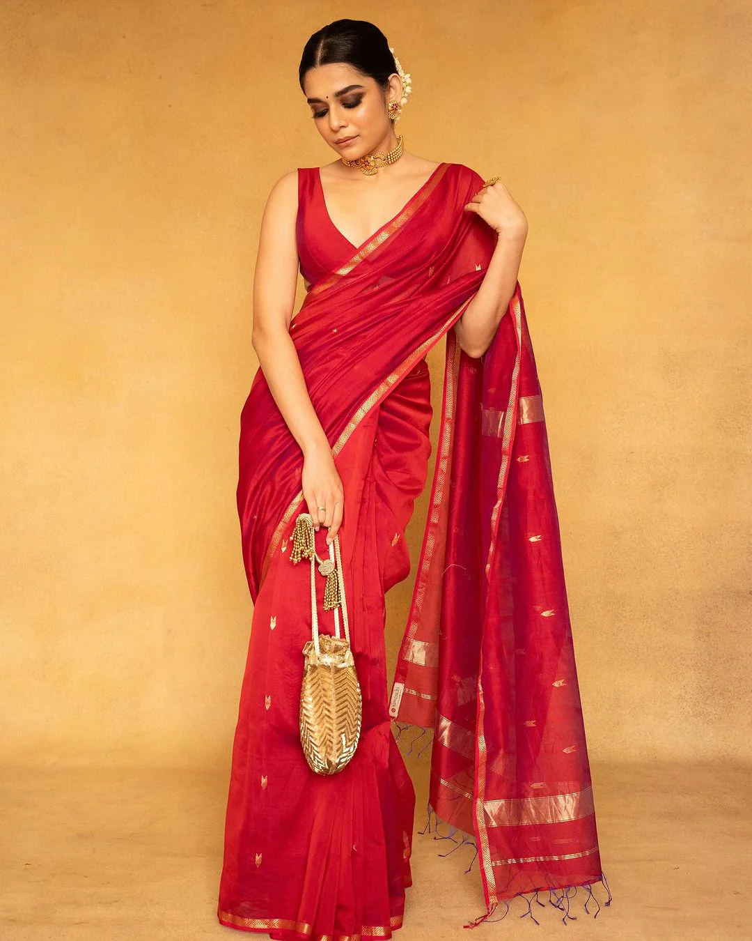 Imaginative Red Cotton Silk Saree With Aplomb Blouse Piece - Image 4