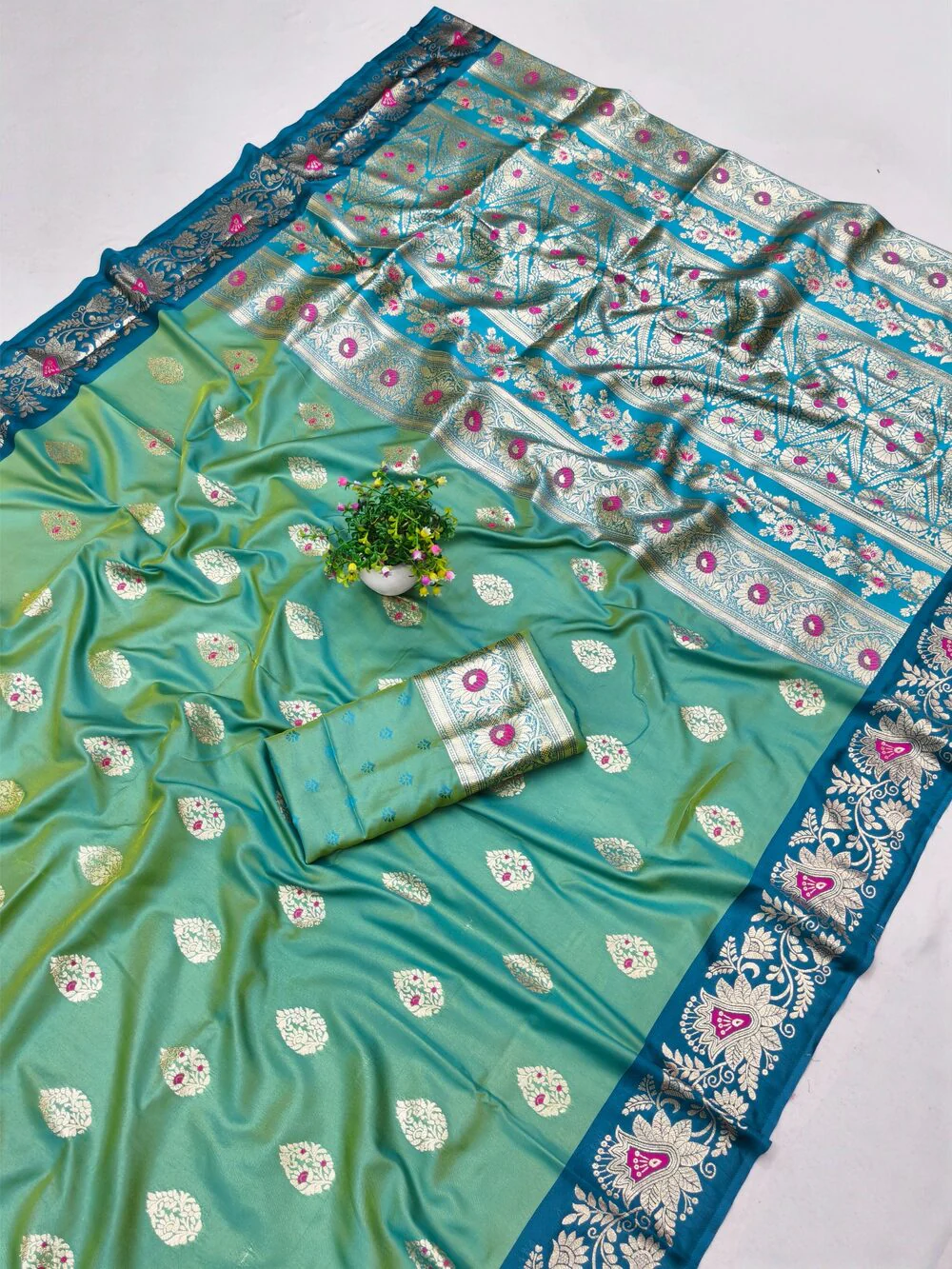 Imaginative Sea Green Pure Zari Weaving Banarasi Silk Saree With Stunning Blouse Piece - Image 2