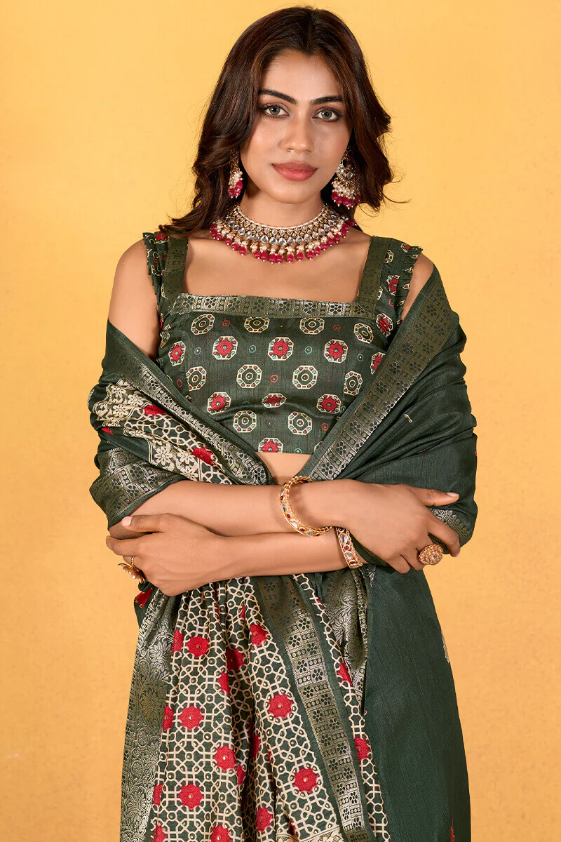 Imbrication Dark Green Foil Printed Dola Silk Saree With Susurrous Blouse Piece - Image 2