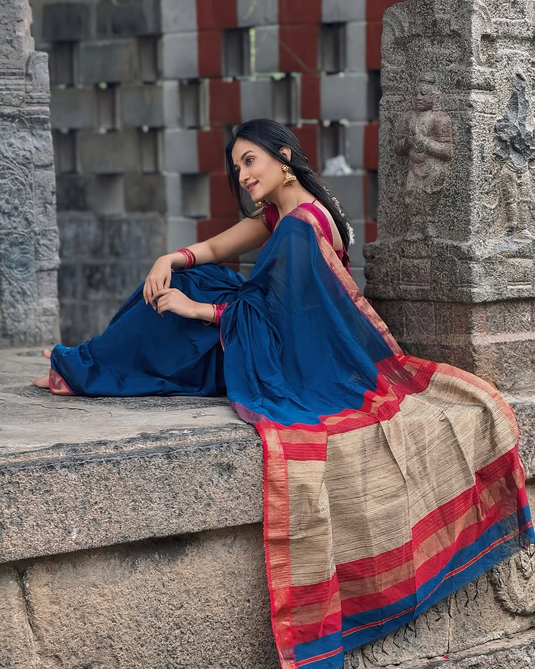 Impressive Blue Soft Silk Saree With Deserving Blouse Piece - Image 2