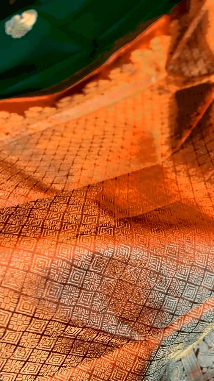 Impressive Dark Green Soft Banarasi Silk Saree With Lovely Blouse Piece - Image 8