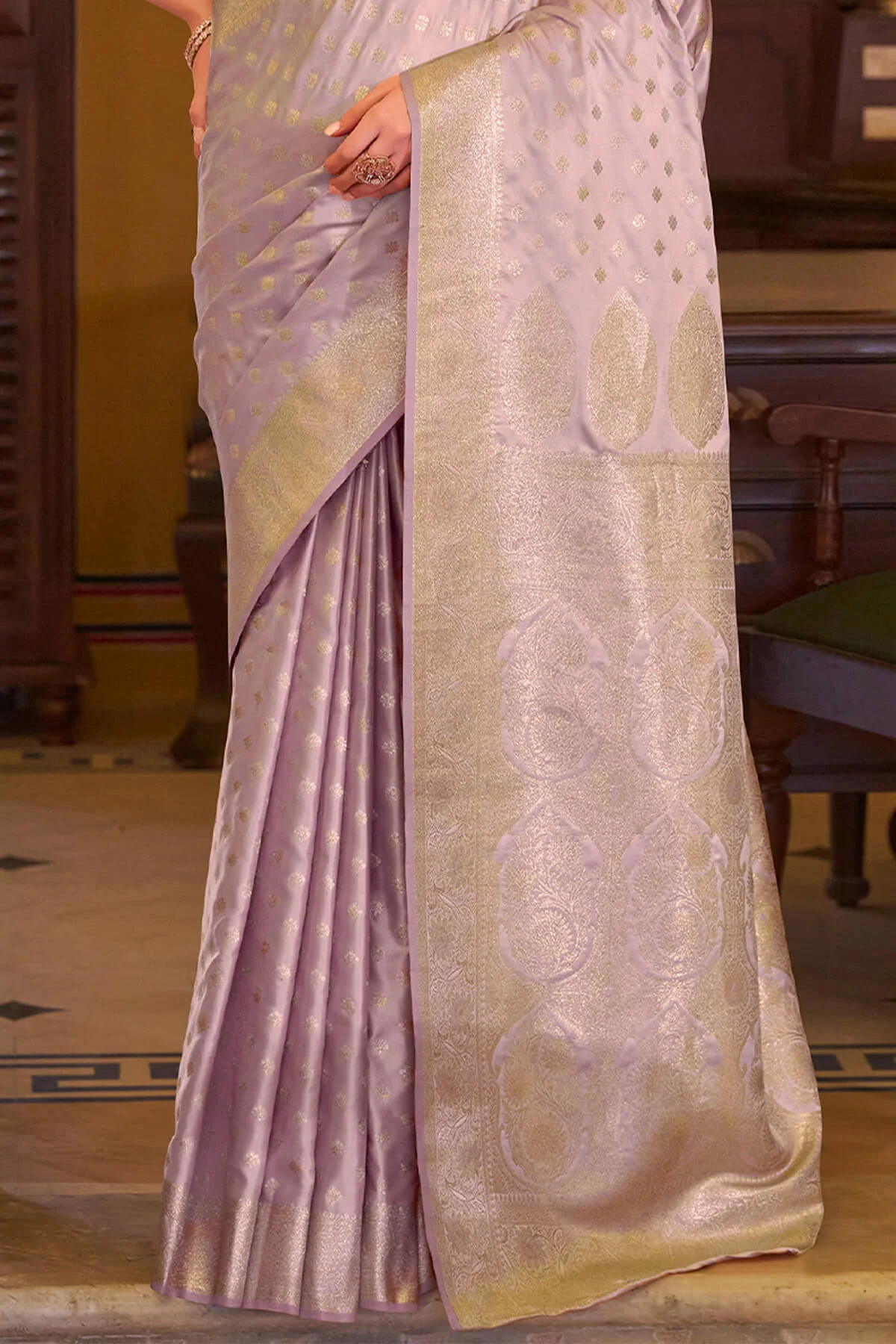 Impressive Lavender Banarasi Satin Silk Saree With Desirable Blouse - Image 4