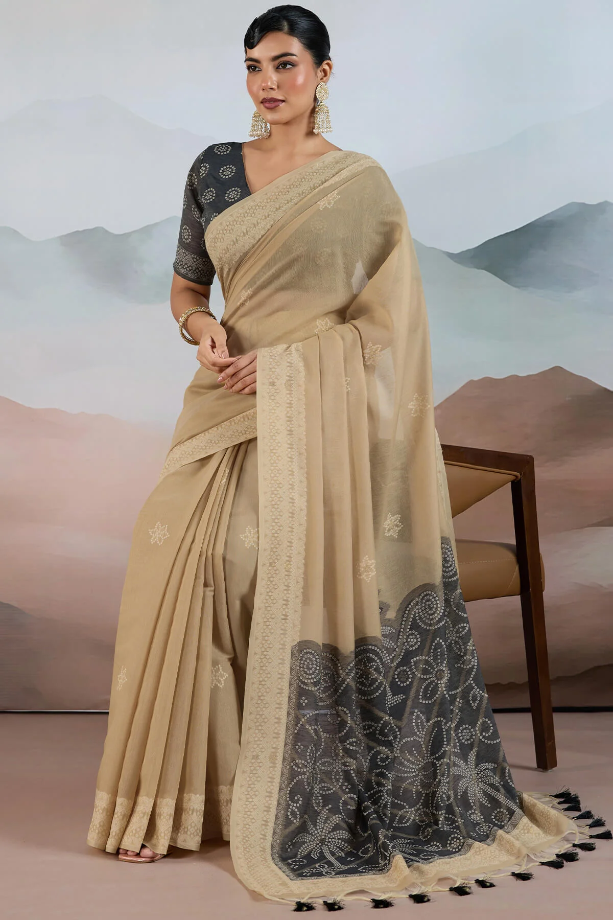 Improbable Beige Cotton Silk Saree With Vivacious Blouse Piece - Image 3
