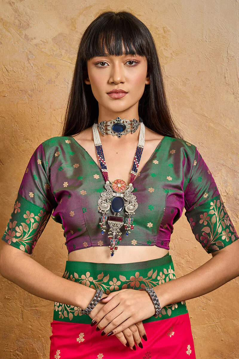 Improbable Dark Pink Pure Zari Weaving Banarasi Silk Saree With Efflorescence Blouse Piece - Image 4