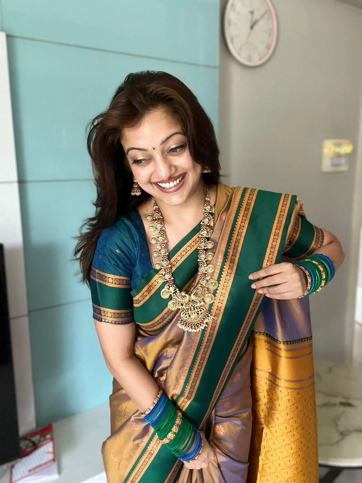 Improbable Peach Soft Banarasi Silk Saree With Deserving Blouse Piece - Image 7