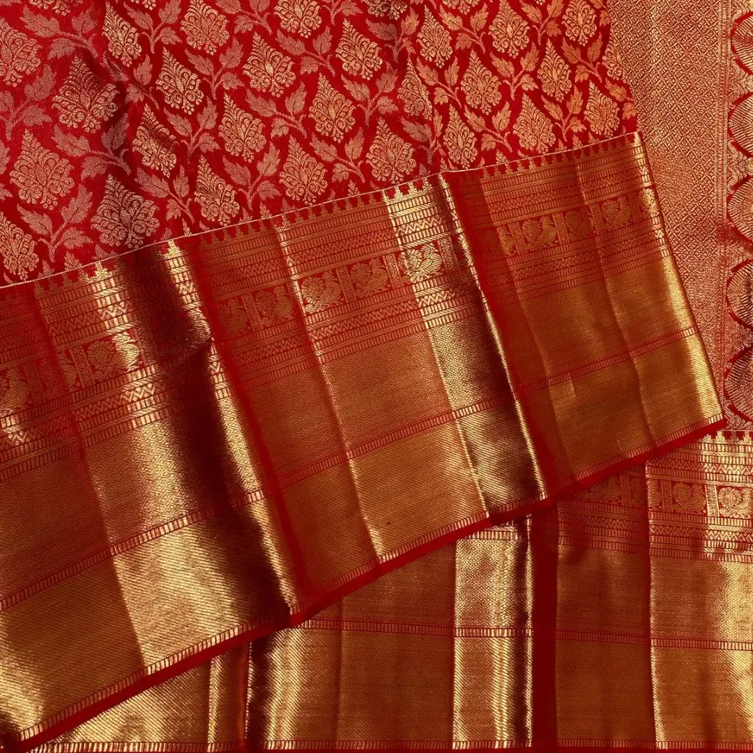Improbable Red Soft Banarasi Silk Saree With Surpassing Blouse Piece - Image 3