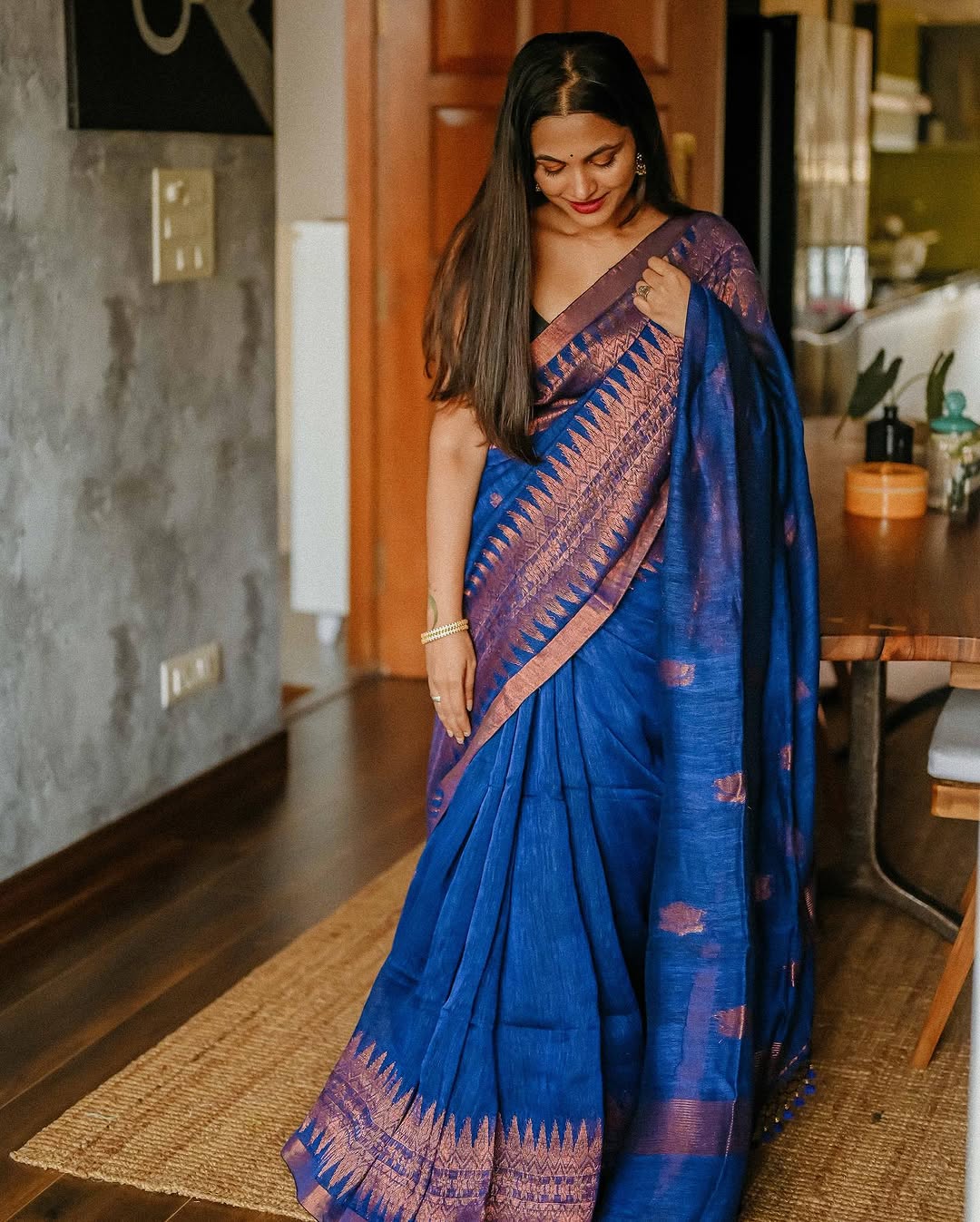 Improbable Royal Blue Cotton Silk Saree With Fragrant Blouse Piece - Image 2