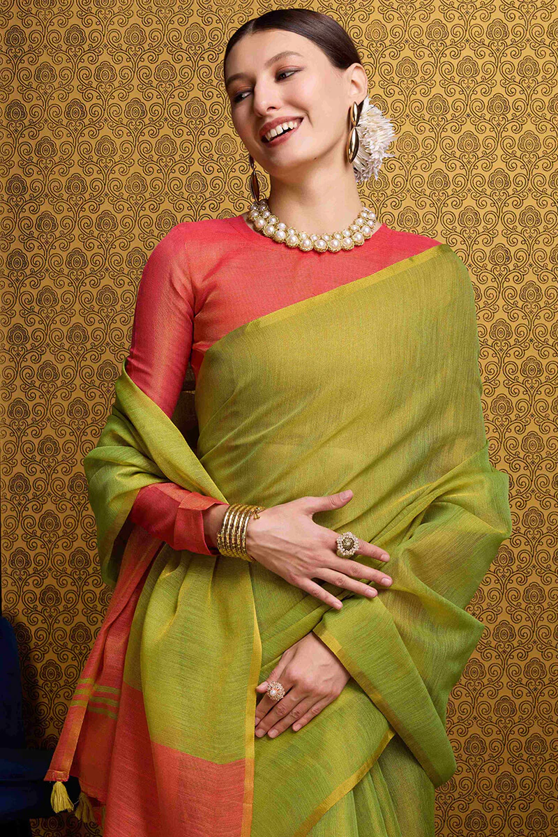 Incredible Green Soft Banarasi Tissue Silk Saree With Inspiring Blouse Piece - Image 2