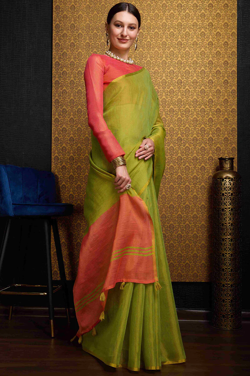 Incredible Green Soft Banarasi Tissue Silk Saree With Inspiring Blouse Piece - Image 3
