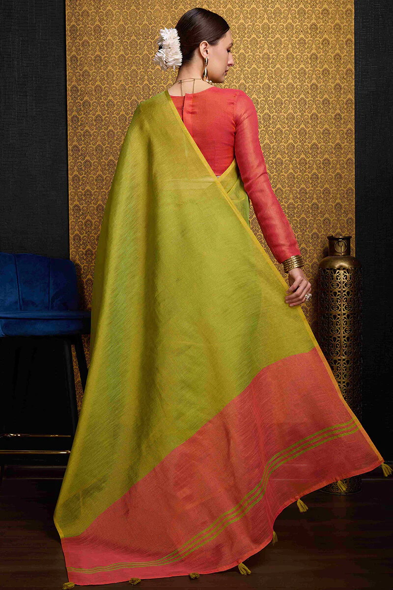 Incredible Green Soft Banarasi Tissue Silk Saree With Inspiring Blouse Piece - Image 4