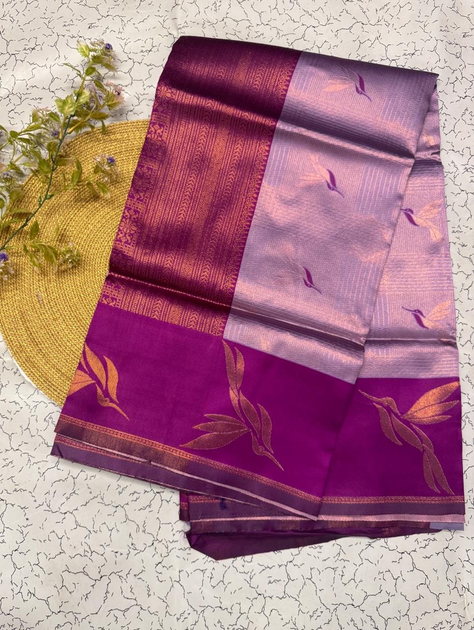 Incredible Lavender Soft Banarasi Silk Saree With Staggering Blouse Piece - Image 4