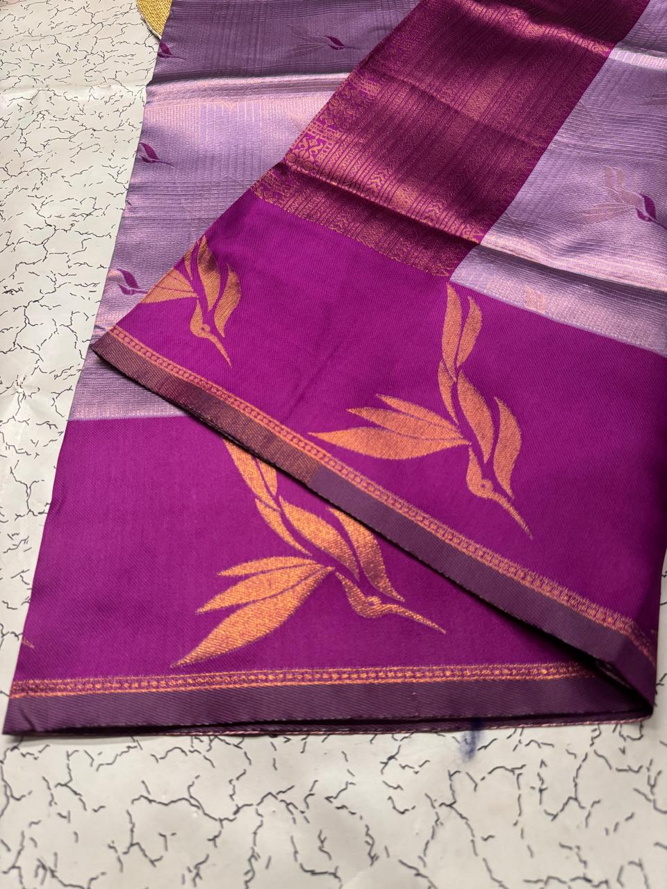Incredible Lavender Soft Banarasi Silk Saree With Staggering Blouse Piece - Image 6