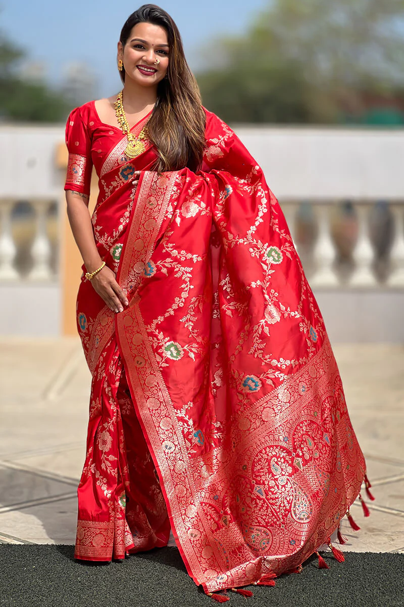 Incredible Red Soft Banarasi Silk Saree With Alluring Blouse Piece - Image 4