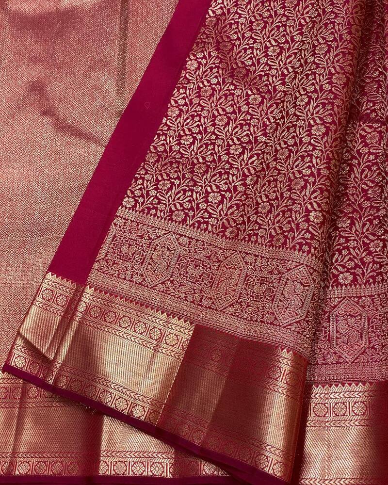 Inimitable Maroon Soft Banarasi Silk Saree With Exceptional Blouse Piece - Image 4