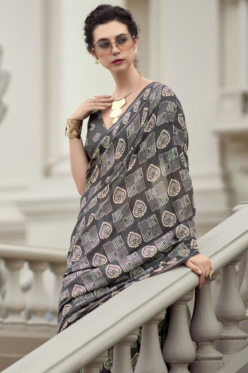 Innovative Grey Printed Mul Cotton Saree With Dazzling Blouse Piece - Image 2