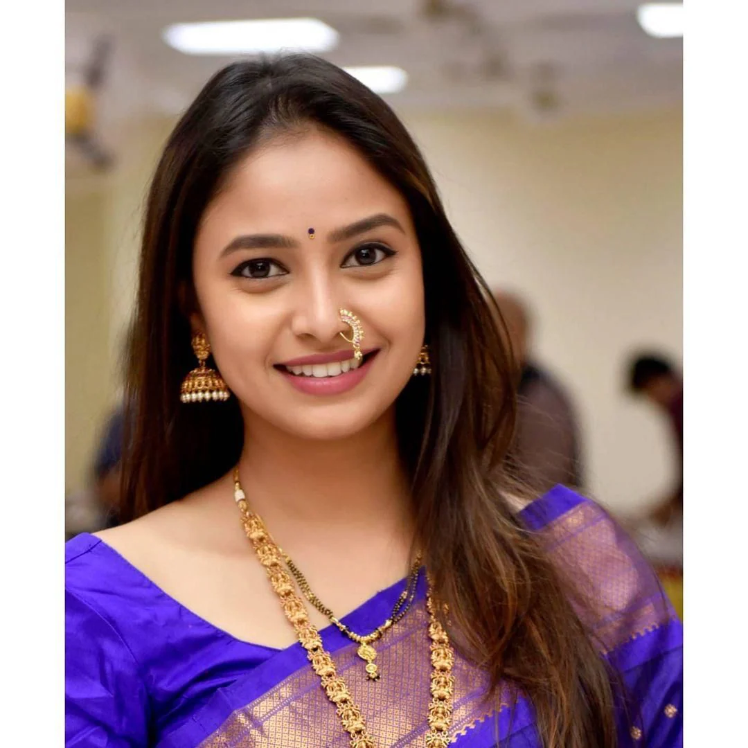 Inspiring Blue Soft Silk Saree With Entrancing Blouse Piece - Image 3