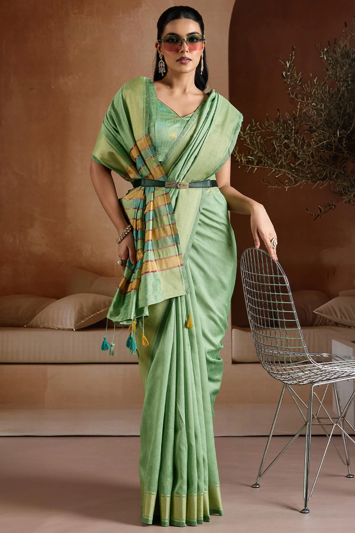 Inspiring Green Soft Banarasi Bhagalpuri Silk Saree With Capricious Blouse Piece - Image 4