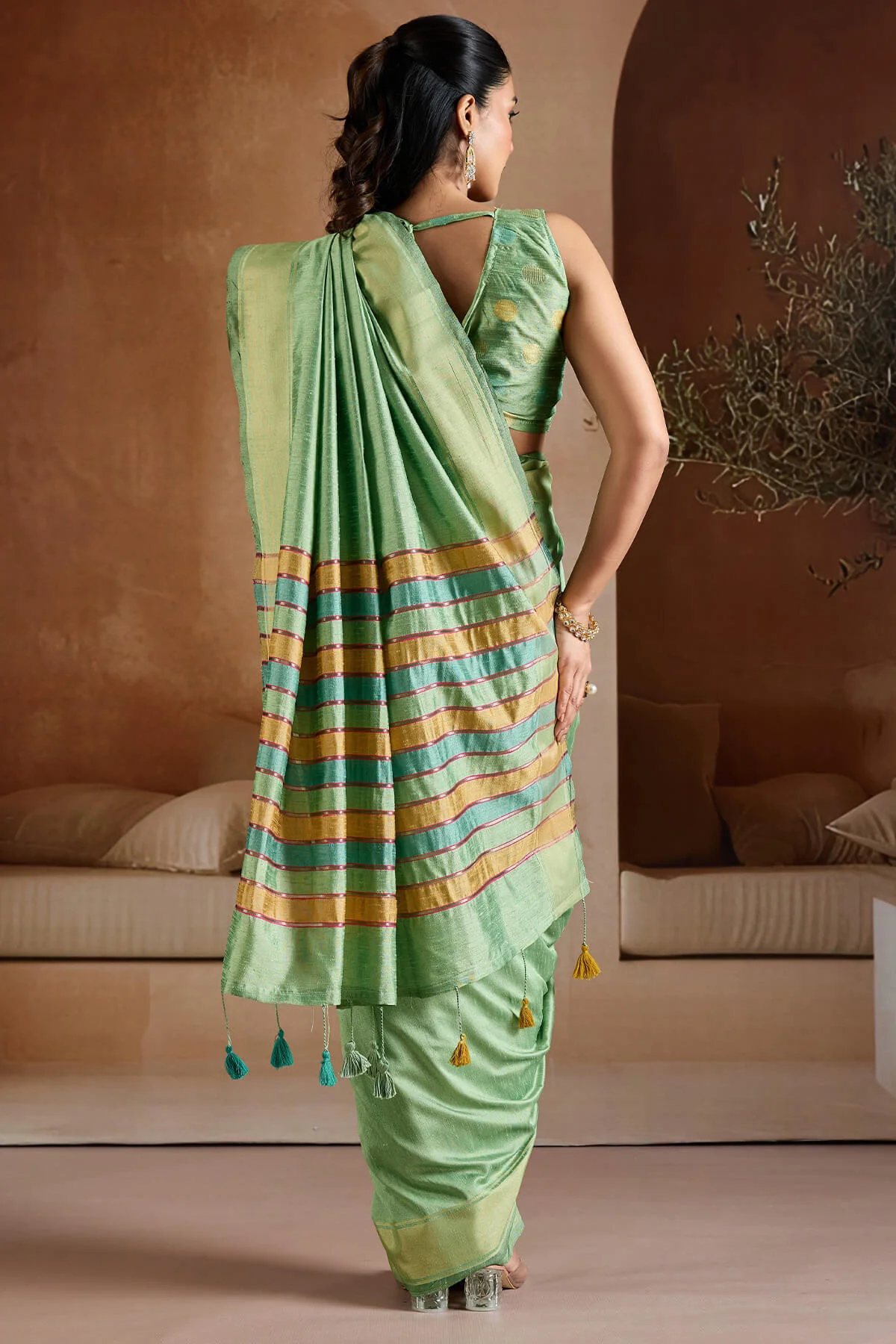 Inspiring Green Soft Banarasi Bhagalpuri Silk Saree With Capricious Blouse Piece - Image 5