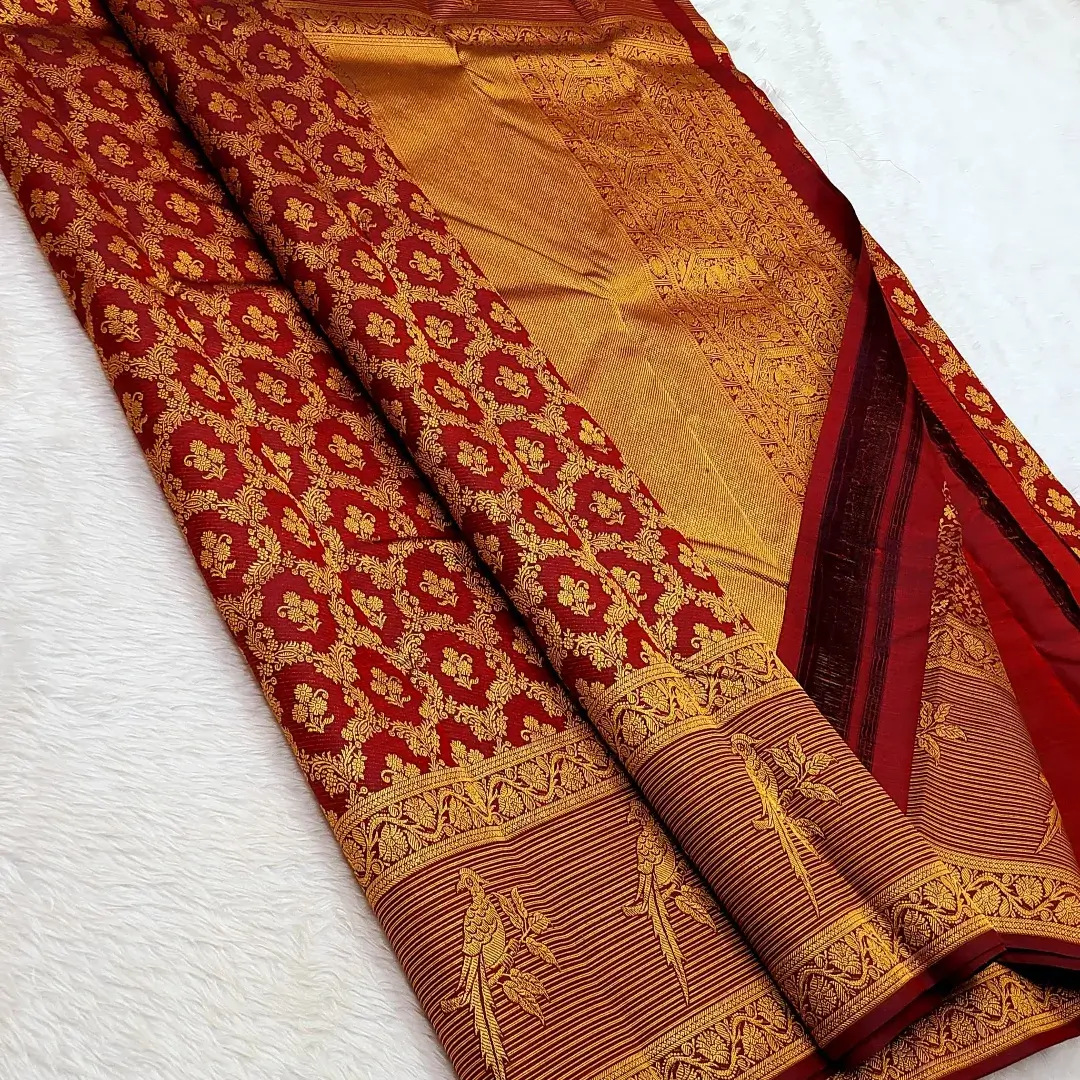Inspiring Maroon Pure Zari Weaving Banarasi Silk Saree With Beleaguer Blouse Piece - Image 3