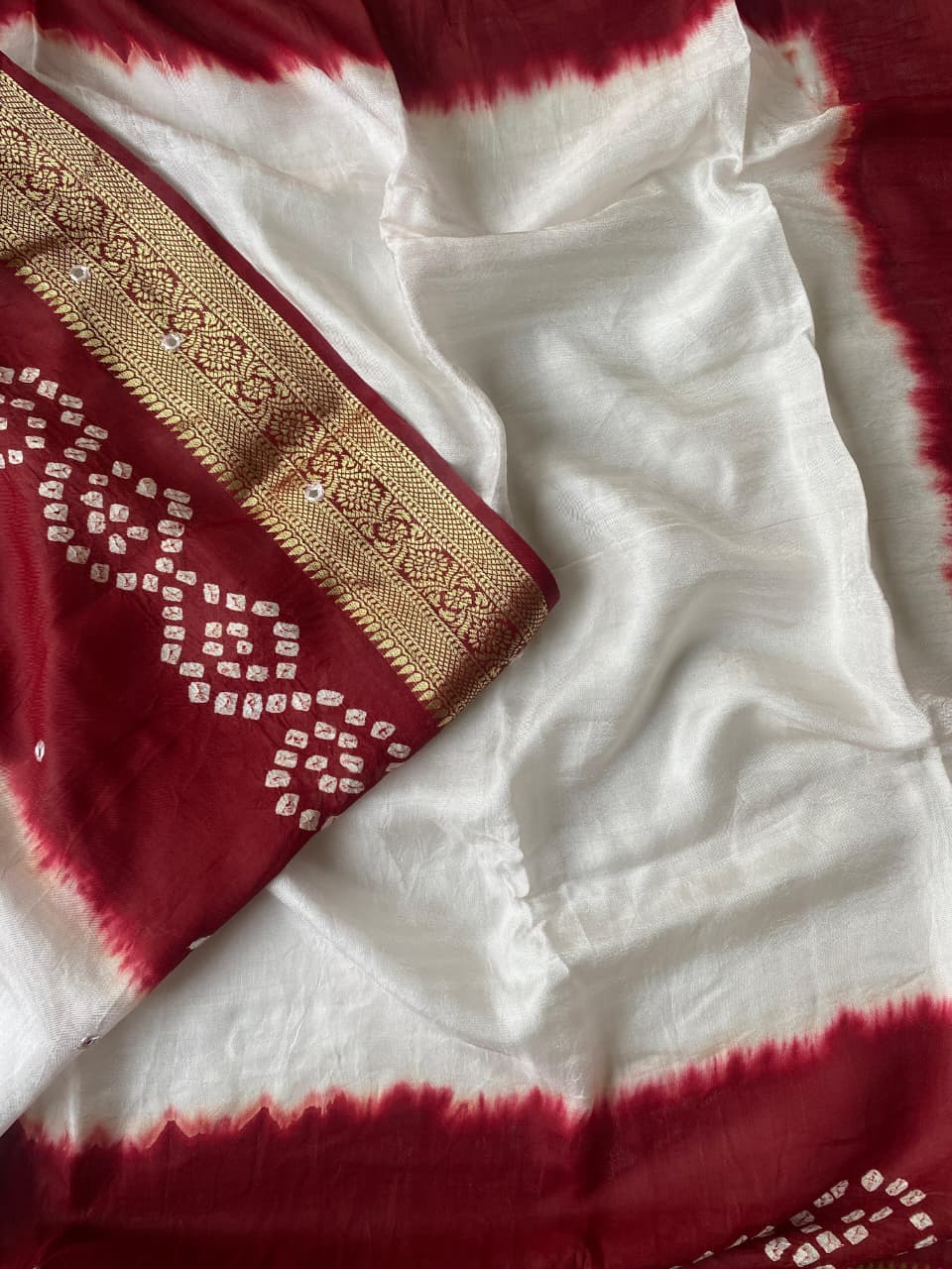 Inspiring Off White Pure Viscose Dola Silk Printed Bandhani Saree With Beleaguer Blouse Piece - Image 3