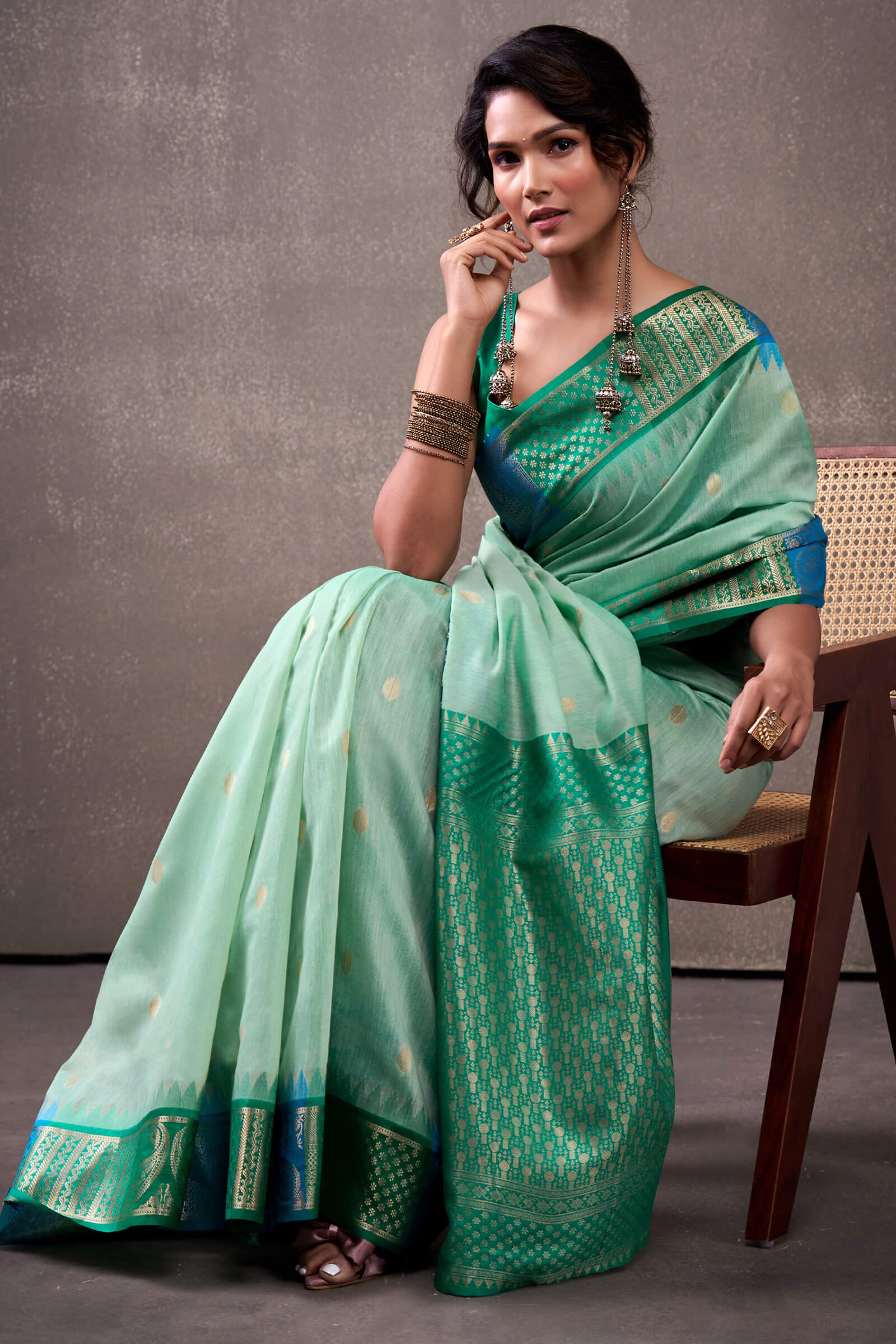 Inspiring Turquoise Cotton Silk Saree With Radiant Blouse Piece - Image 2