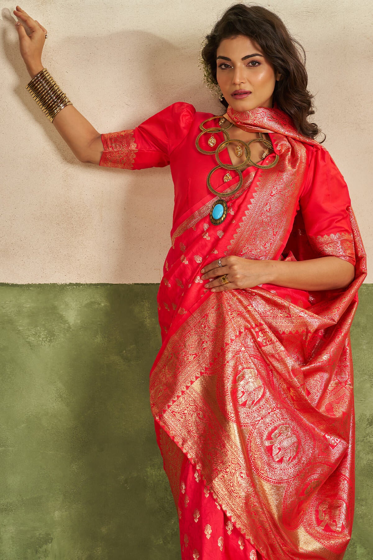 Intricate Dark Pink Pure Zari Weaving Banarasi Silk Saree With Desuetude Blouse Piece - Image 4