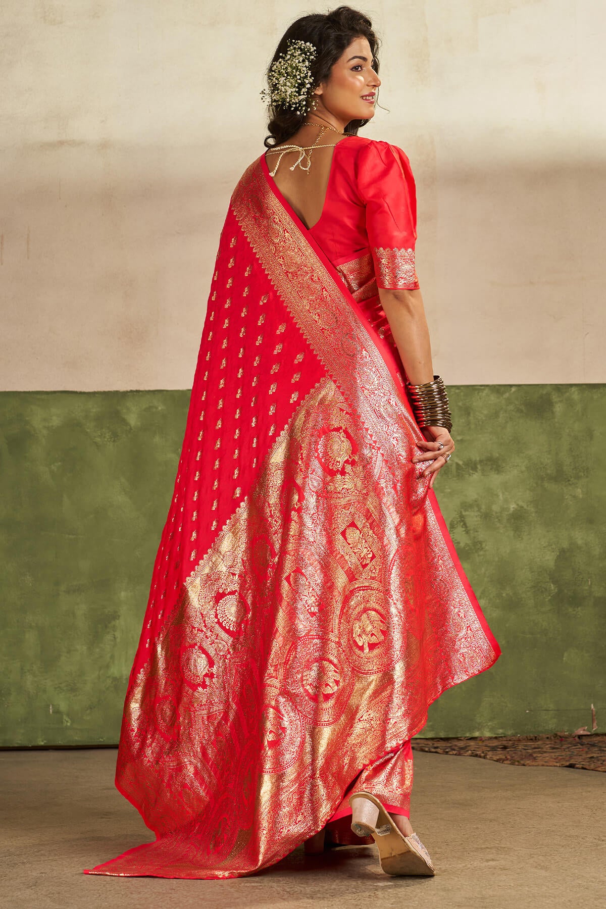 Intricate Dark Pink Pure Zari Weaving Banarasi Silk Saree With Desuetude Blouse Piece - Image 6
