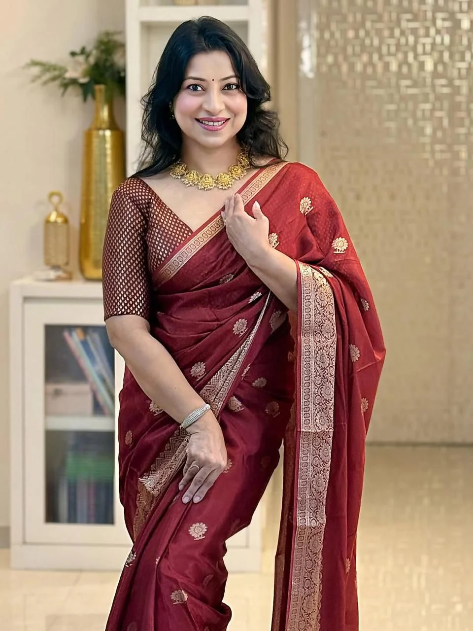 Intricate Maroon Soft Silk Saree With Confounding Blouse Piece - Image 2