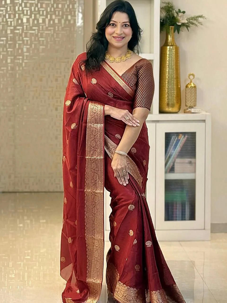 Intricate Maroon Soft Silk Saree With Confounding Blouse Piece - Image 3