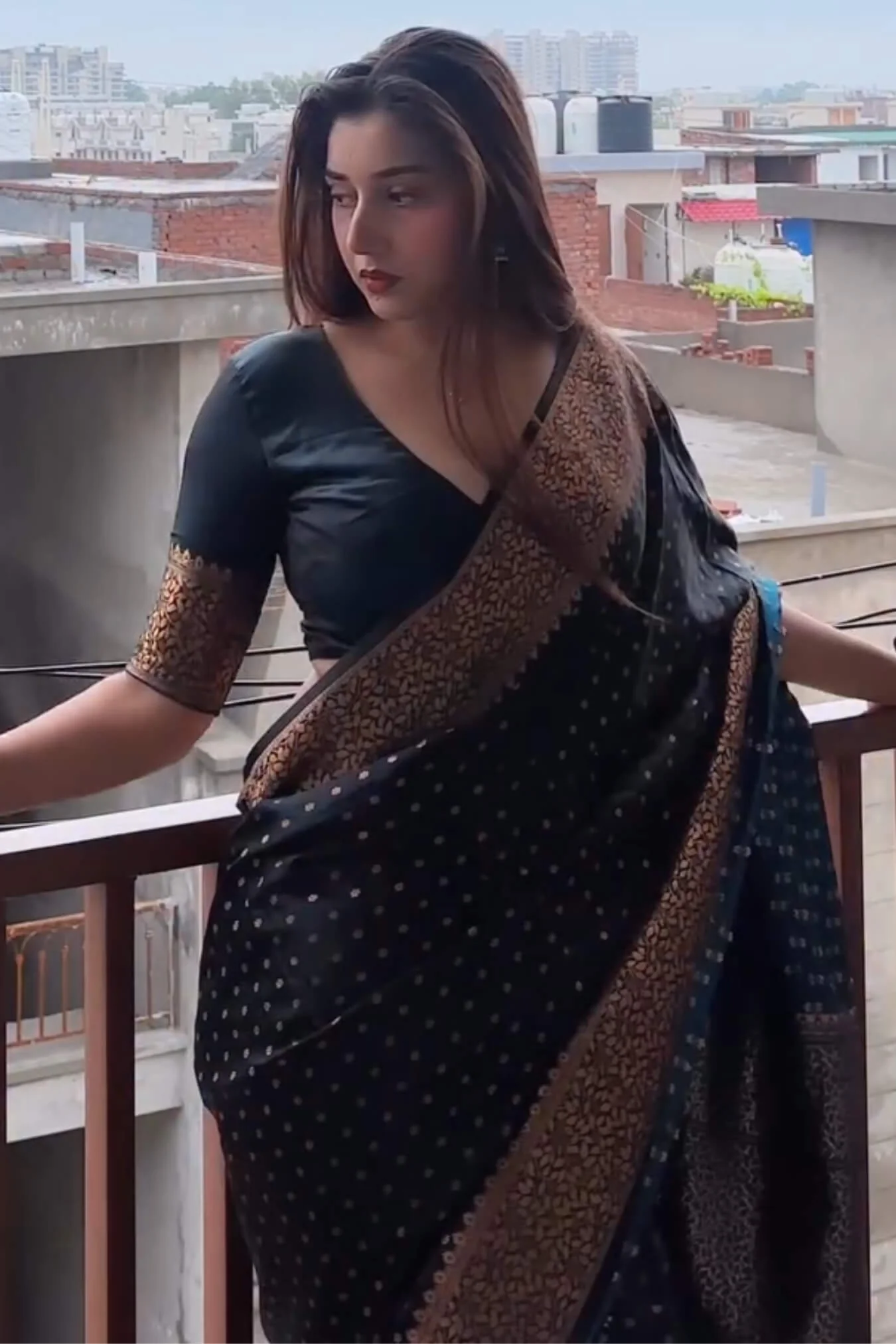Jazzy Black Soft Silk Saree With Comely Blouse Piece - Image 3