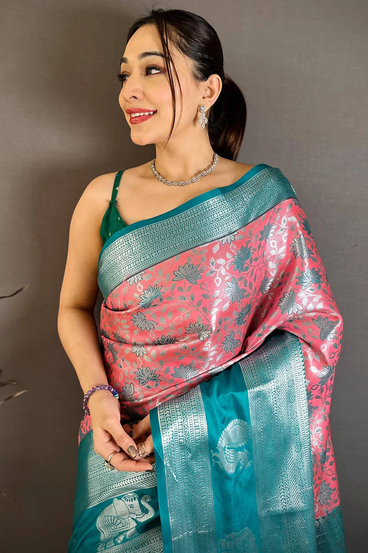 Lagniappe Peach Kanjivaram Silk Saree With Piquant Blouse Piece - Image 2