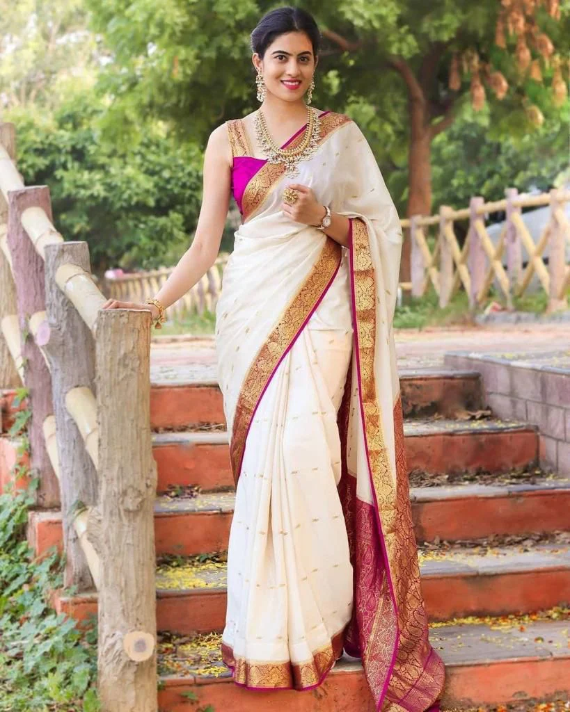 Lissome Off White Soft Silk Saree With Admirable Blouse Piece - Image 3