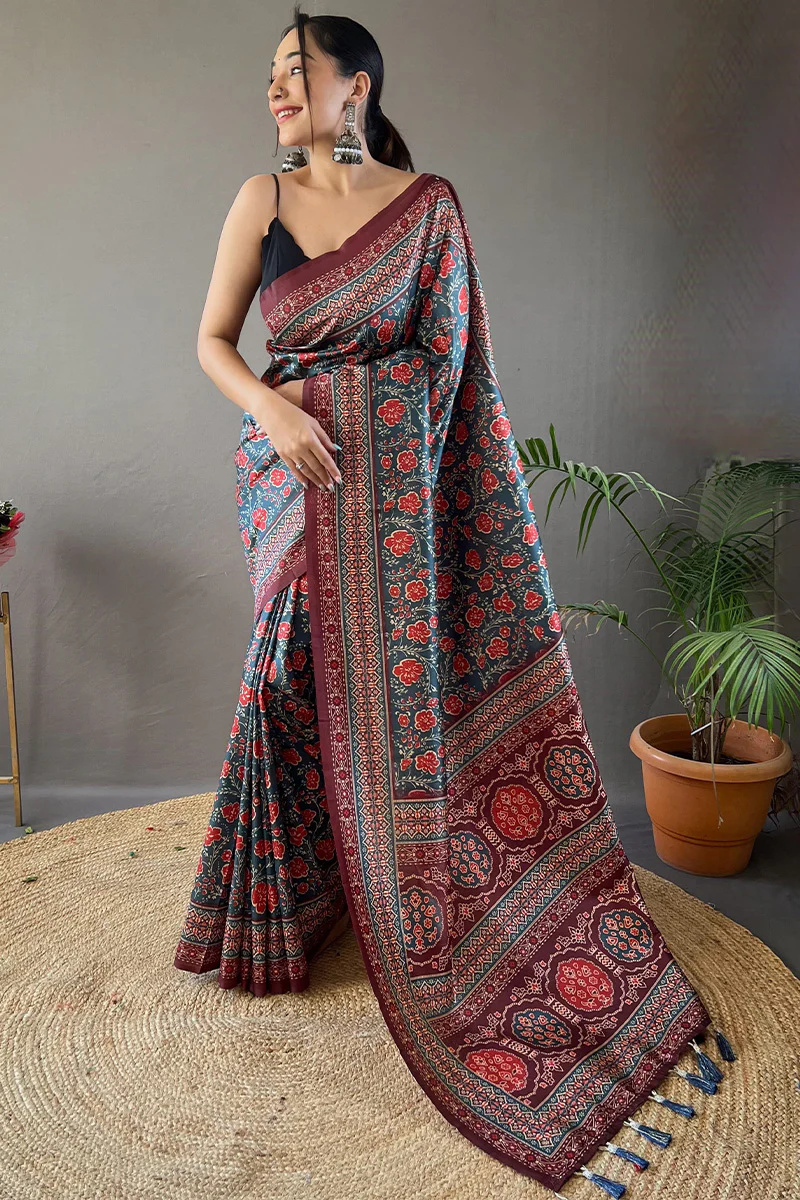 Lissome Rama Digital Printed Soft Silk Saree With Denouement Blouse Piece - Image 3