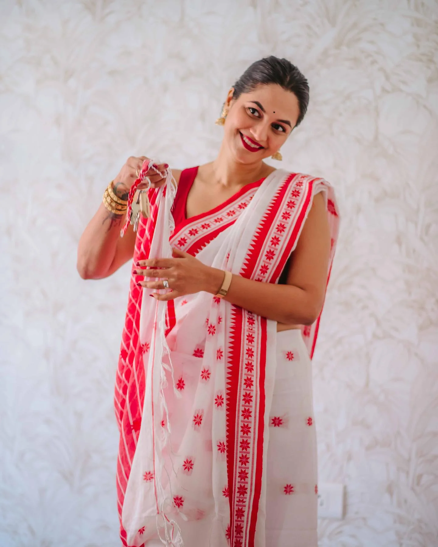 Lissome White Cotton Silk Saree With Smashing Blouse Piece - Image 2