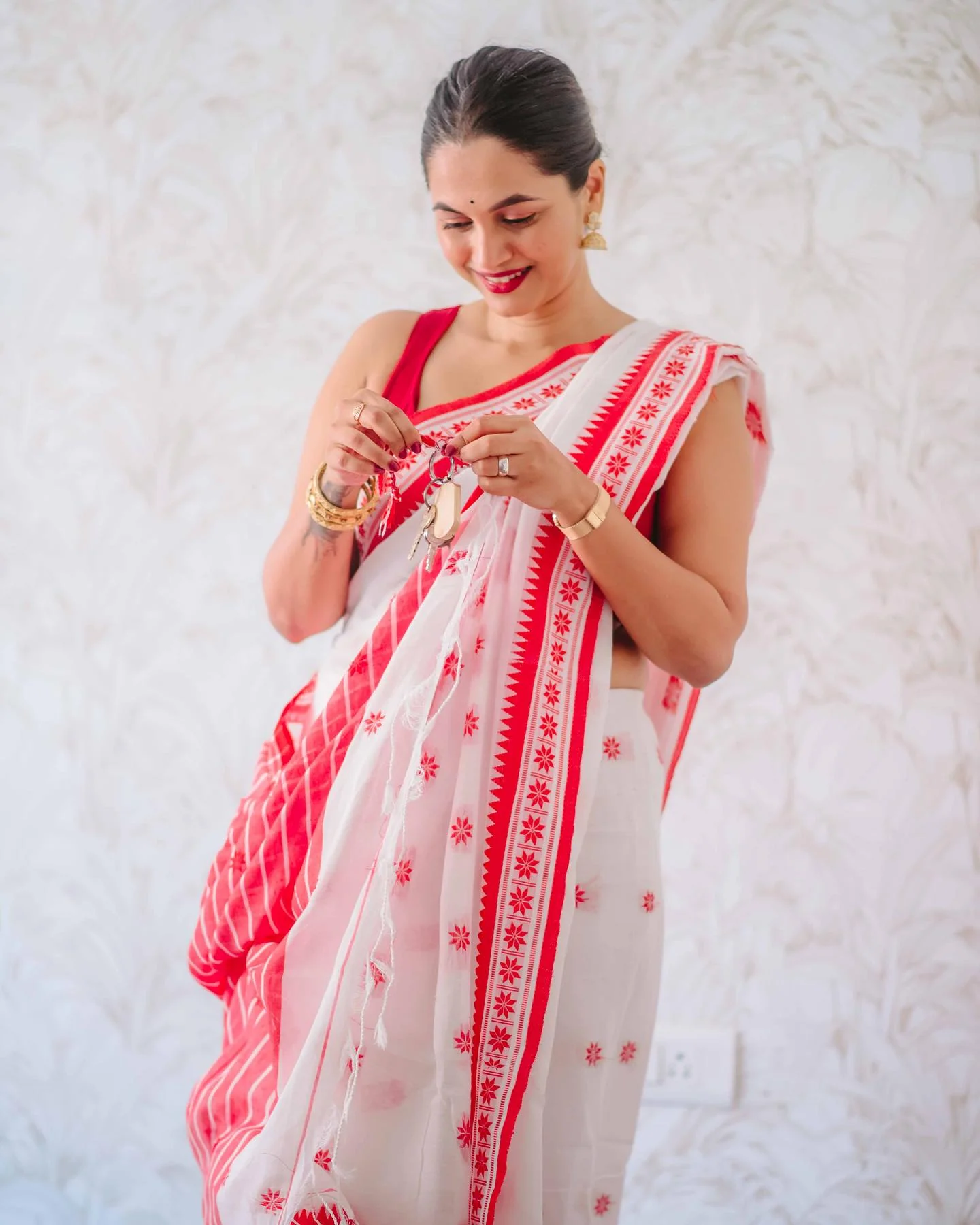 Lissome White Cotton Silk Saree With Smashing Blouse Piece - Image 5